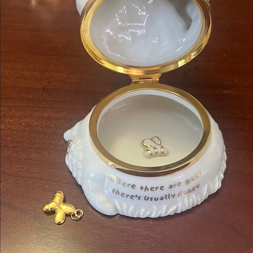 Lenox Winnie the Pooh Figurine with Gold and Cream Accents - Picture 4 of 5